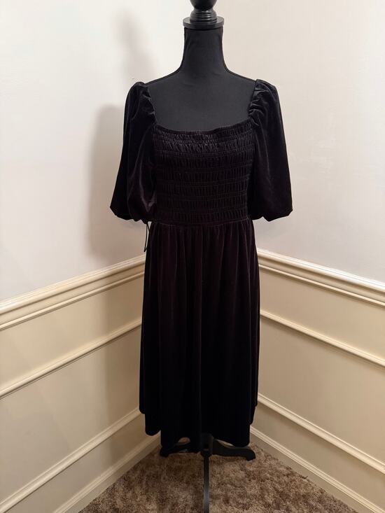 Draper James Dresses & Skirts - Draper James RSVP Black Velvet Smocked Puff Sleeve Midi Dress Style #KD7256V2